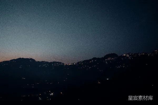 高清摄影 从远处看夜晚的山景