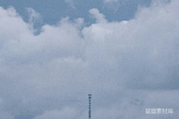 高清摄影 一座高塔，背景是天空。