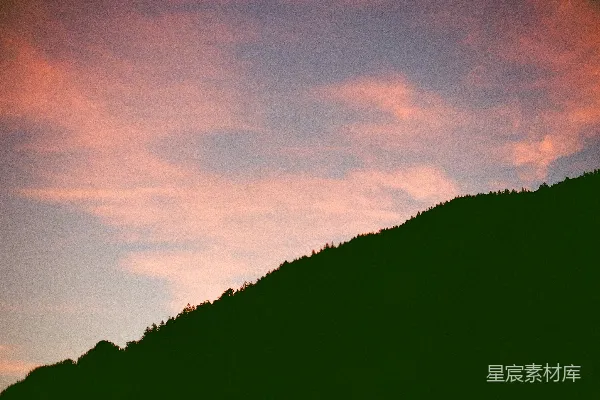 高清摄影 白天多云天空下的青山
