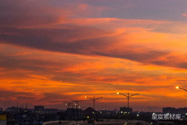 高清摄影 夕阳西下时从停车场俯瞰城市景色