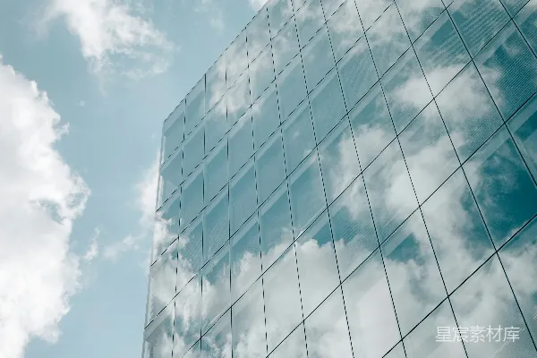 高清摄影 一座很高的建筑，有很多窗户。