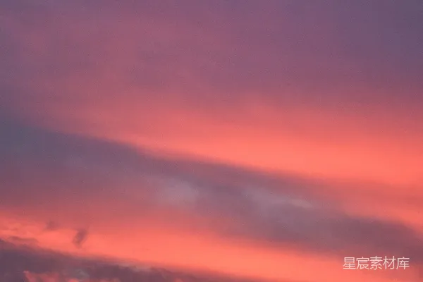 高清摄影 一架飞机在夕阳下飞行