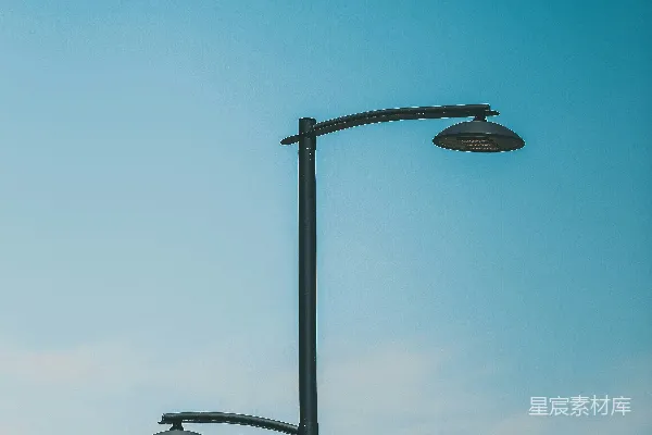 高清摄影 几盏路灯并排在一起。