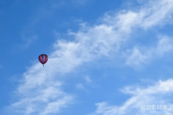 高清摄影 天空中的一只热气球
