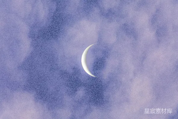 高清摄影 透过紫色的云层可以看到弯月