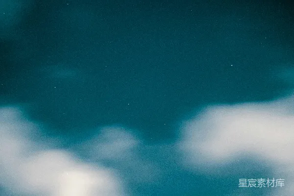 高清摄影 夜晚蓝白色的天空
