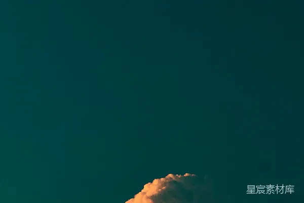 高清摄影 天空中发生了一次巨大的爆炸。