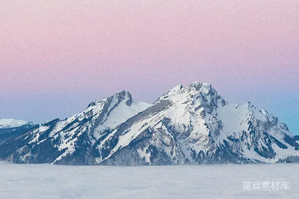 高清摄影 一幅被雪覆盖的山景