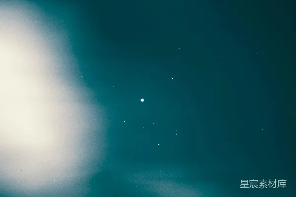 高清摄影 蓝白相间的星空夜景