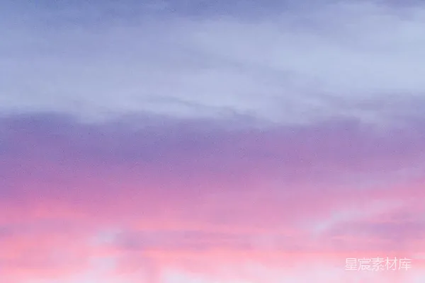 高清摄影 夕阳下柔和的粉红色和紫色云彩