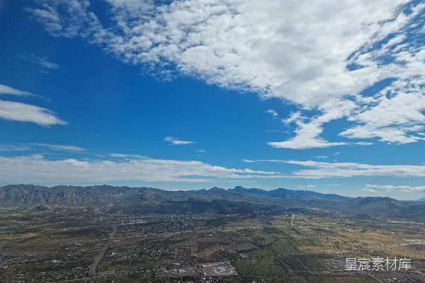 高清摄影 一幅有山有云的风景图