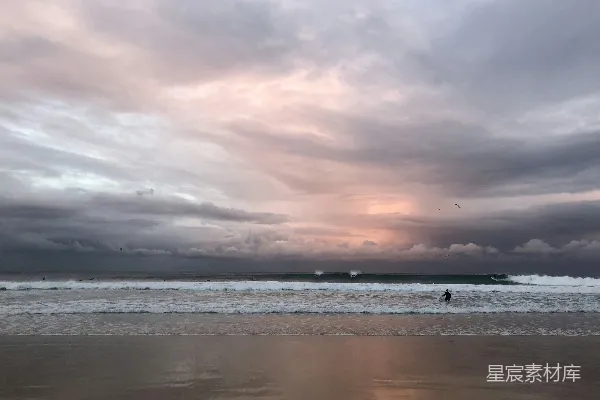 高清摄影 白天多云天气下的海岸