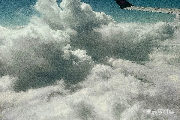 高清摄影 飞机机翼在空中的景象