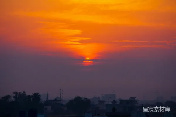 高清摄影 夕阳正在一城天际落下