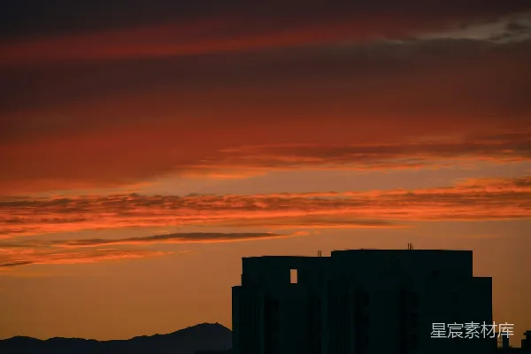 高清摄影 夕阳正落在这座高楼林立的城市上。