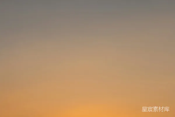 高清摄影 绚丽的橙色夕阳，地平线清晰可见。