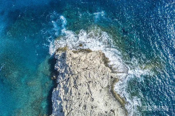 高清摄影 水边石头的俯瞰图
