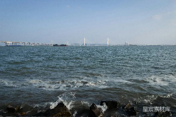 高清摄影 桥横跨过海洋。