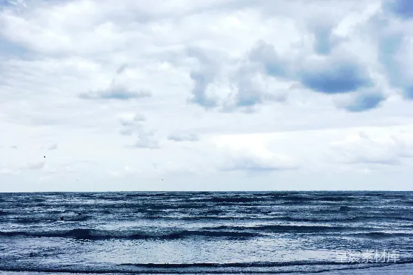 高清摄影 云层低垂的海面