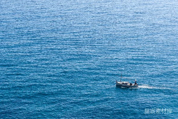 高清摄影 水上的船