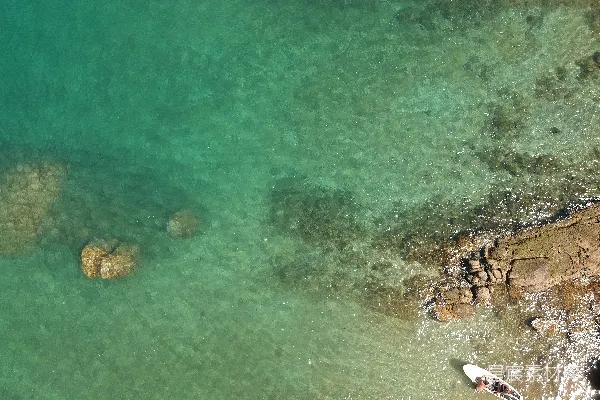 高清摄影 日间海滩上人们的空中俯瞰图