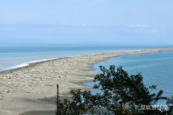 高清摄影 海滩和一片水域的景色