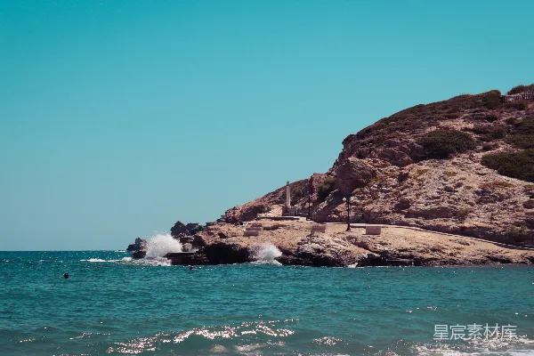 高清摄影 一个人在海洋的波浪上骑冲浪板。