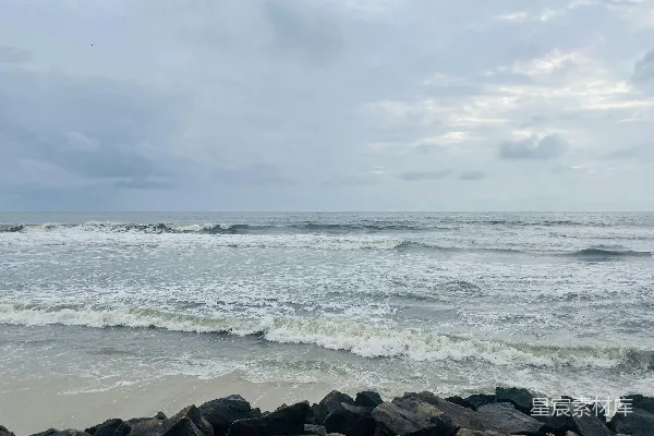 高清摄影 从岩石海滩看海景