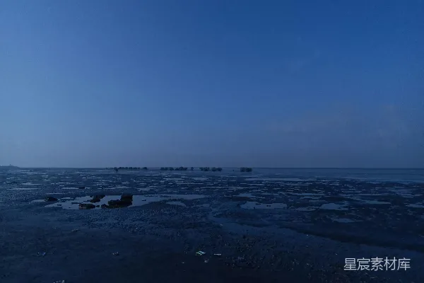 高清摄影 一片有岩石的水域