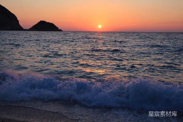 高清摄影 夕阳背景下的一片水域