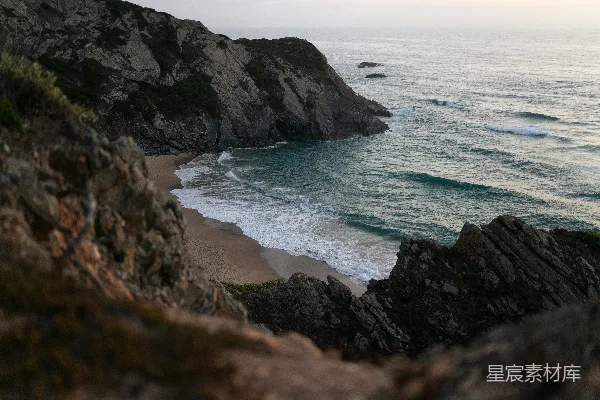 高清摄影 从岩石悬崖上看海景