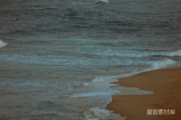 高清摄影 海浪拍打着海滩