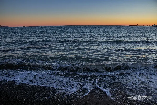 高清摄影 夕阳下的一片水域景色