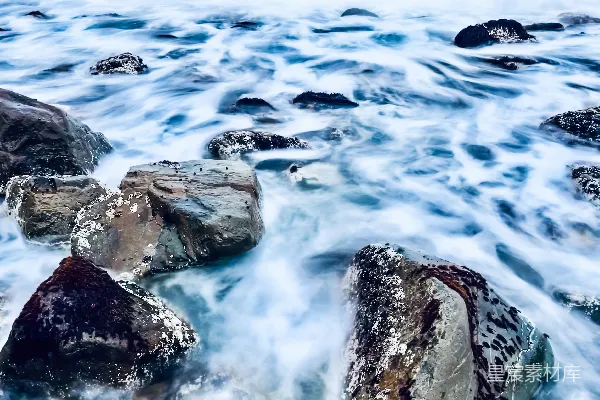 高清摄影 水中的岩石堆