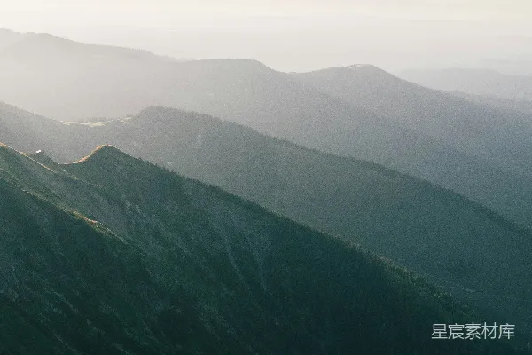 高清摄影 白天白云下的青山