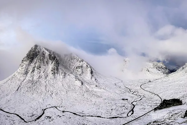 高清摄影 阴云密布的雪山摄影