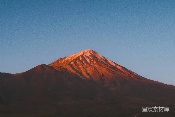 高清摄影 白天拍摄的山景照片