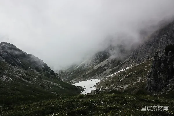 高清摄影 山地雾气中的航拍照片