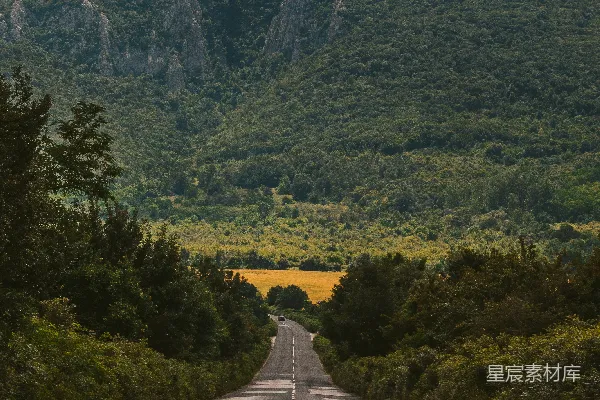 高清摄影 宽阔的山路在白天