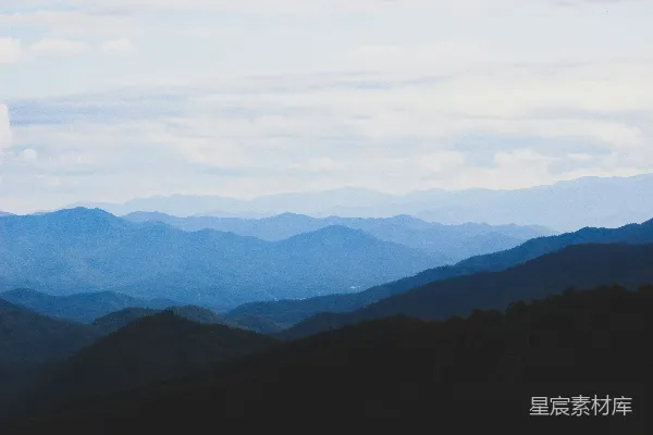 高清摄影 蓝天下的群山照片