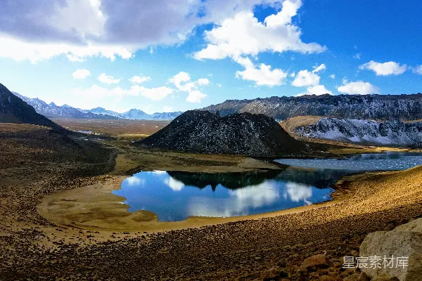 高清摄影 白天的山谷和山脉