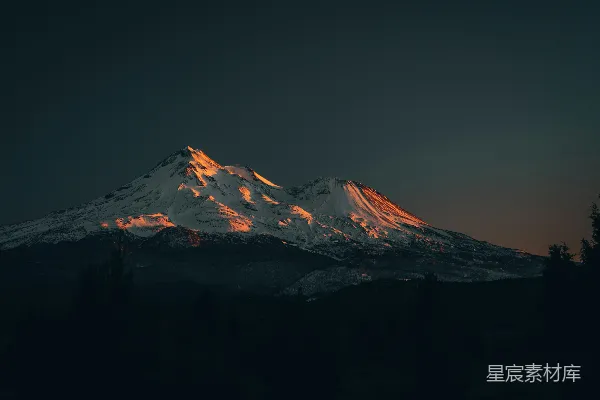 高清摄影 夜晚的雪山