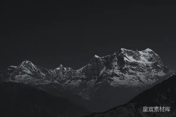 高清摄影 一座山脉在夜晚