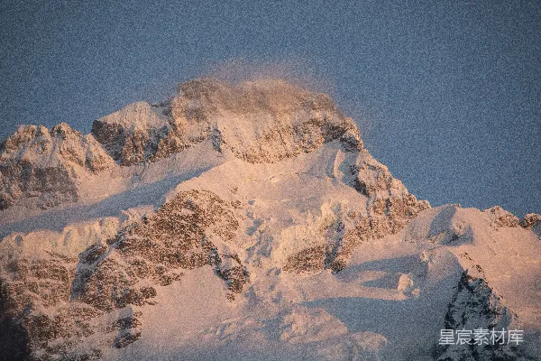 高清摄影 鸟瞰拍摄覆盖着积雪的山峰