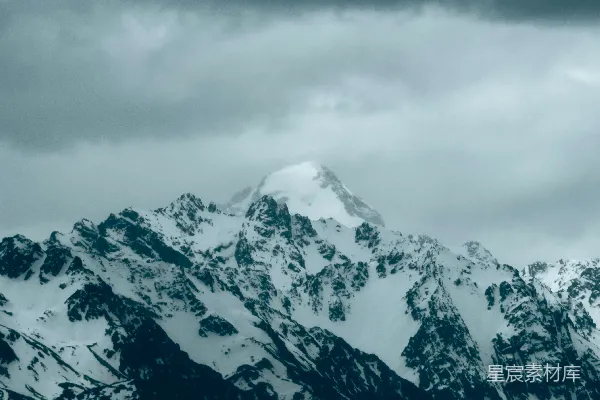 高清摄影 雪山云雾缭绕