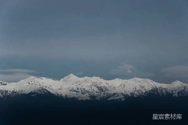 高清摄影 白雪覆盖的山脉