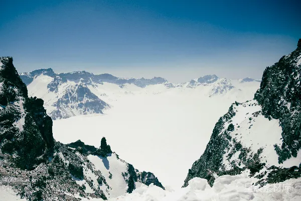 高清摄影 从上方看到雪山。