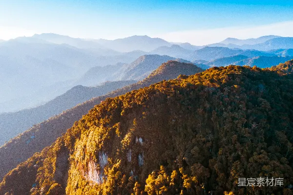 高清摄影 白天拍摄的绿色山脉照片