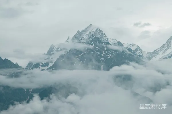 高清摄影 白天的雪山