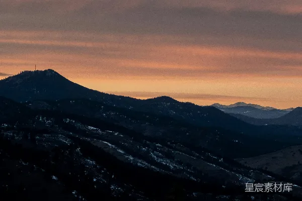 高清摄影 夕阳下山脉的景色